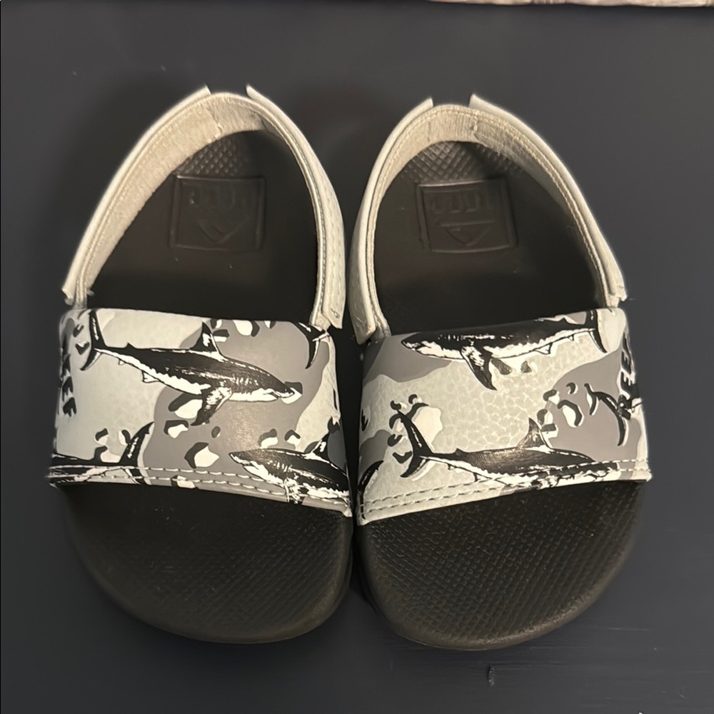 Reef Kids Shark Print Slides - Gray
